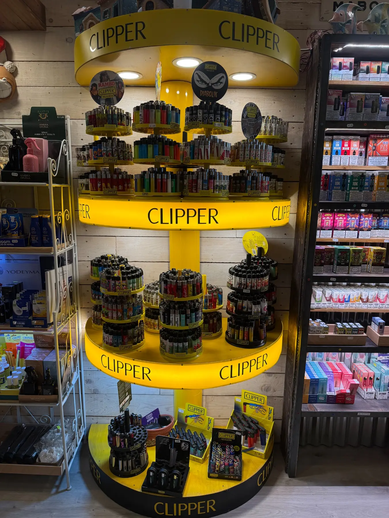 Espositore di accendini Clipper